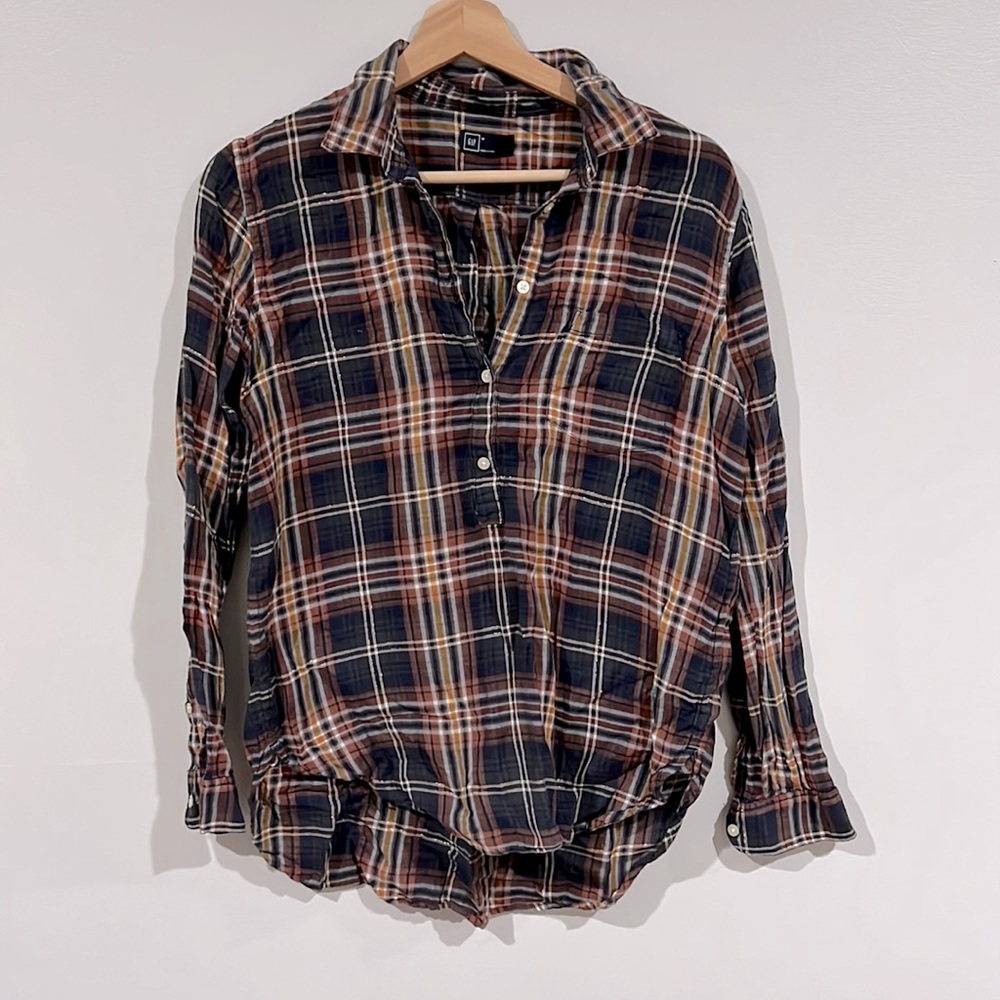 Gap 1/4 button pop over flannel